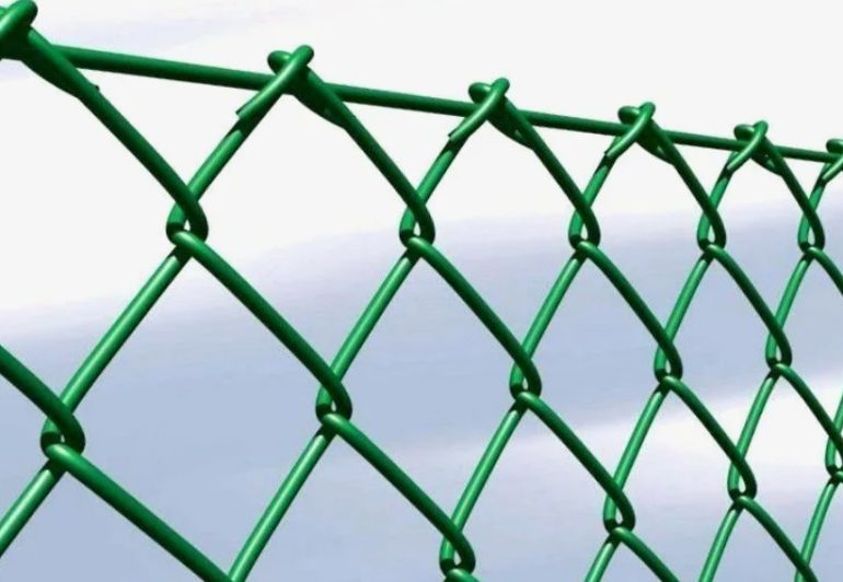 Сетка рабица в ландшафтном дизайне: идеи и примеры